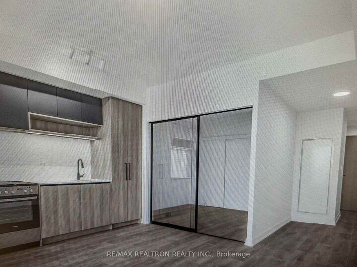 Property Photo:  181 Sterling Road 918  ON M6R 2B2 