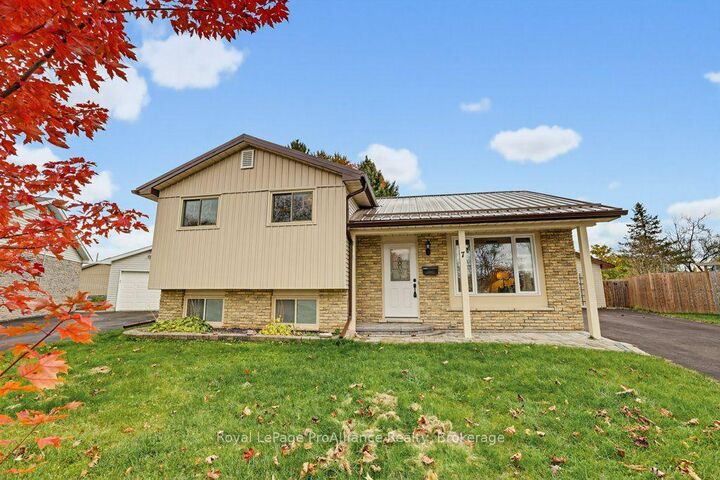 Property Photo: 7 Yates Court ON K8P 4V5