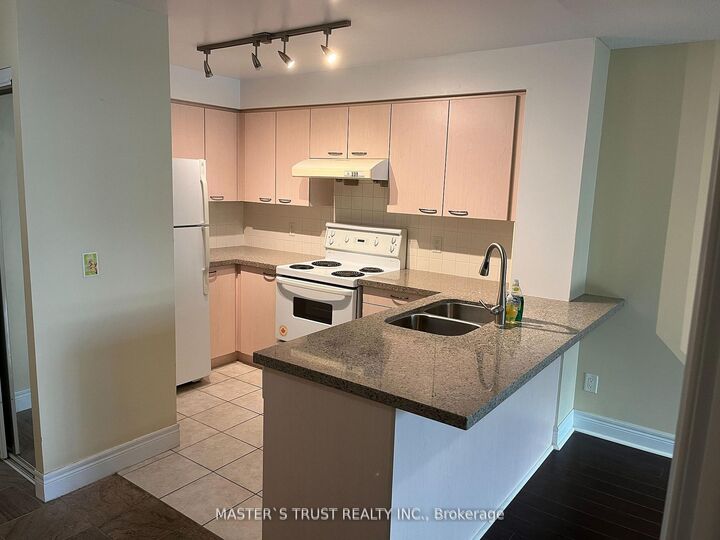 Property Photo:  62 Suncrest Boulevard 522  ON L3T 7Y6 
