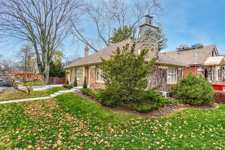 Property Photo:  880 Royal York Road  ON M8Y 2V6 
