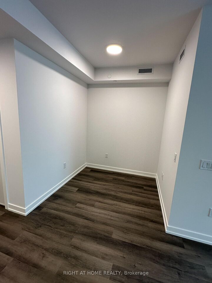 Property Photo:  5 Meadowdale Road 2509  ON L4K 0C7 