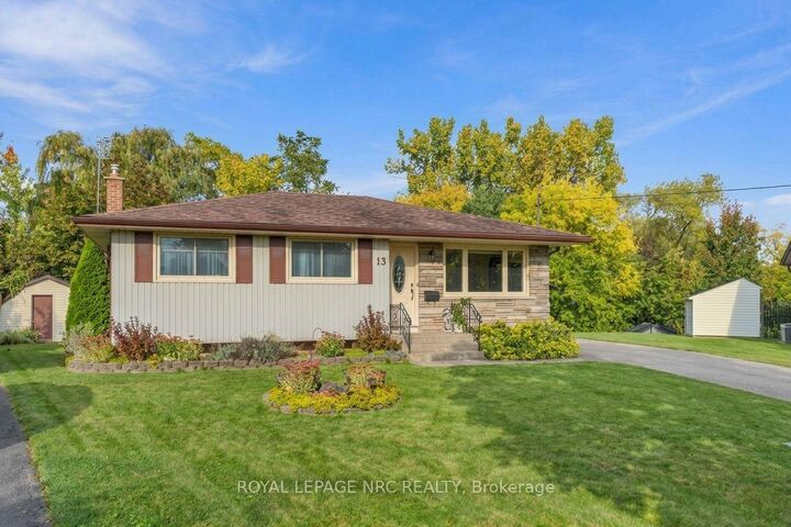 Property Photo:  13 Hardwood Grove  ON L2P 1K3 