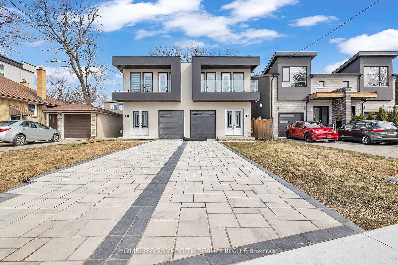 Property Photo: 25B Pine Avenue N ON L5H 2P9