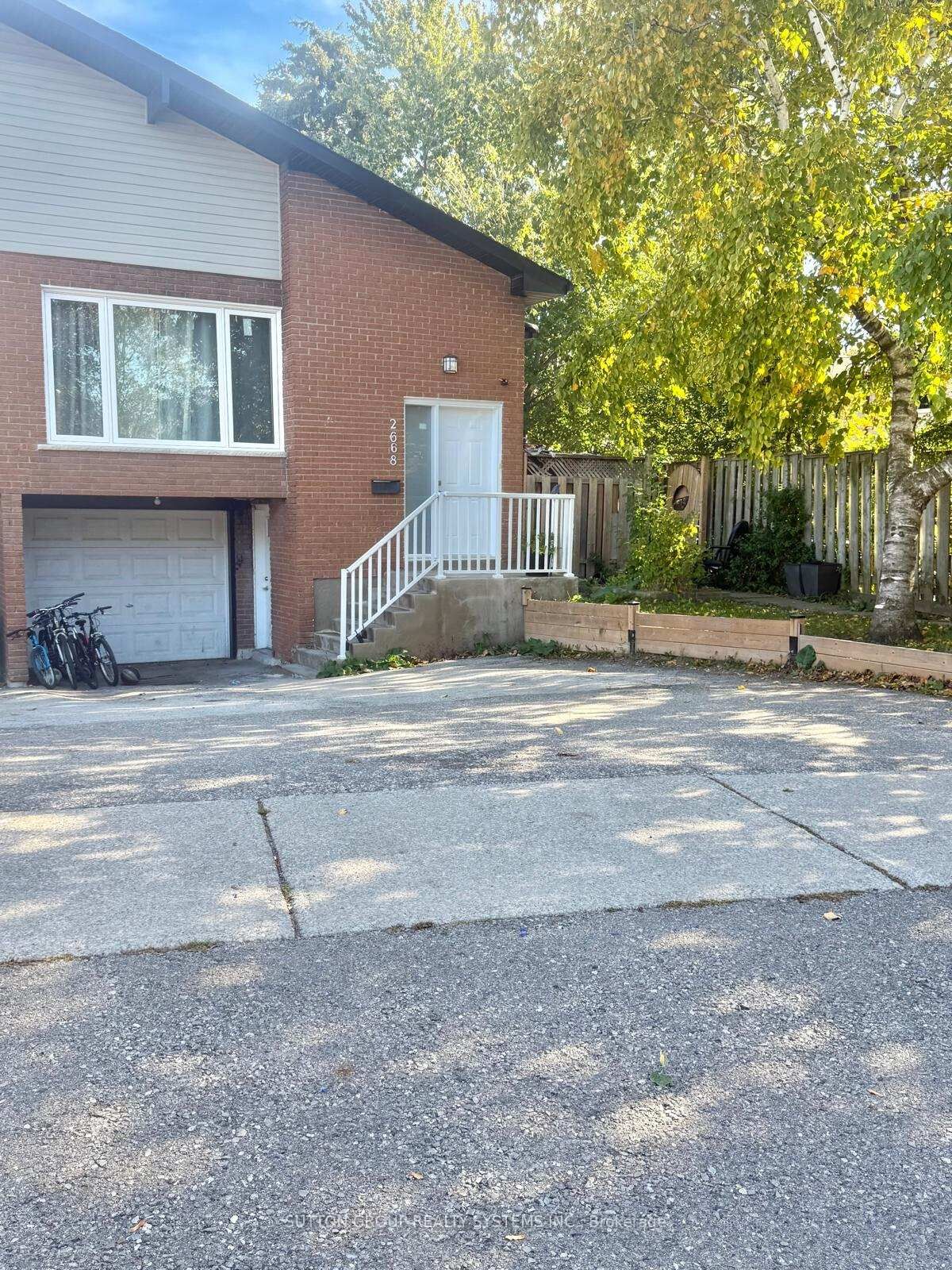 Property Photo: 2668 Windjammer Road Lower ON L5L 1T5