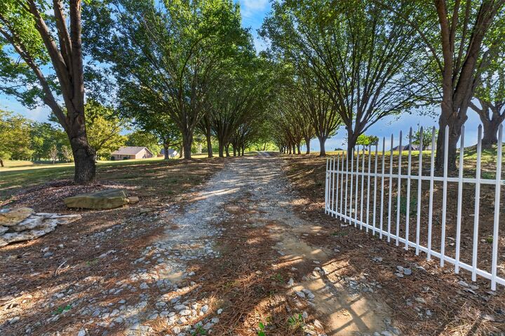 Property Photo:  11961 S 305th East Avenue  OK 74429 