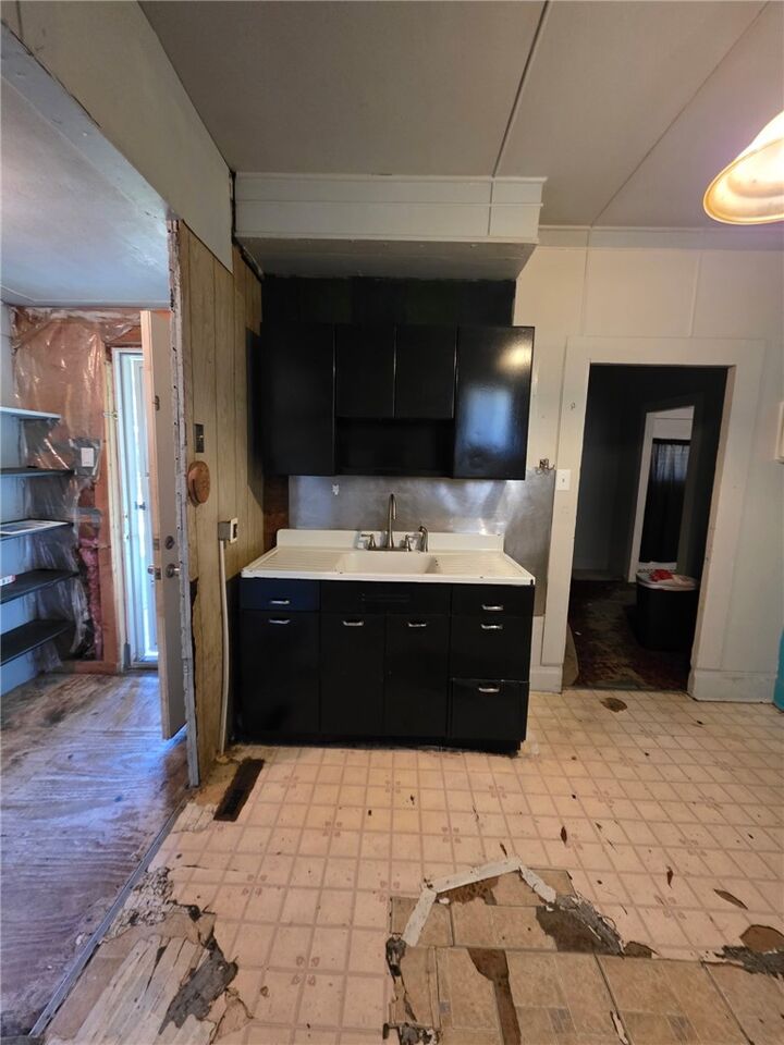 Property Photo: 118 Sullivan St PA 16001