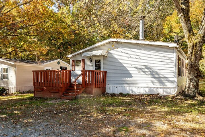 Property Photo:  31 Emerald Dr  PA 16127 