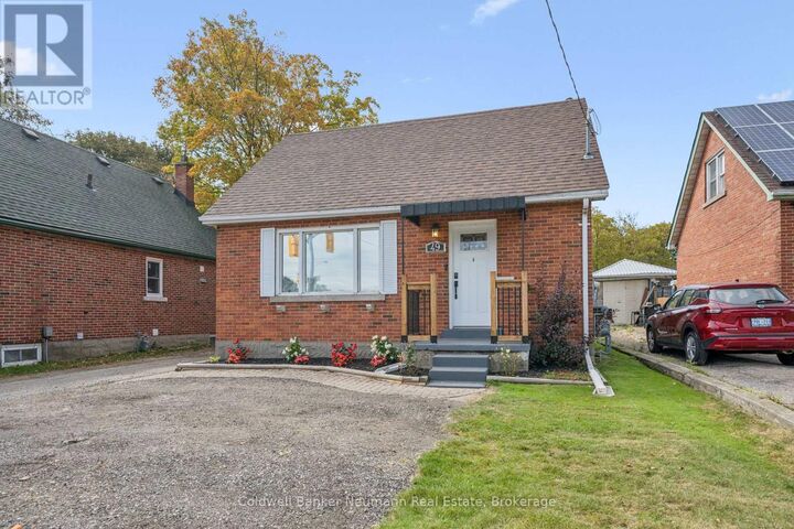 Property Photo:  49 Edna Street  ON N2H 2E2 