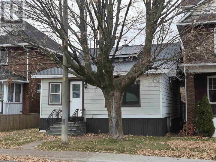 Property Photo:  226 Albert St W  ON P6A 1B6 