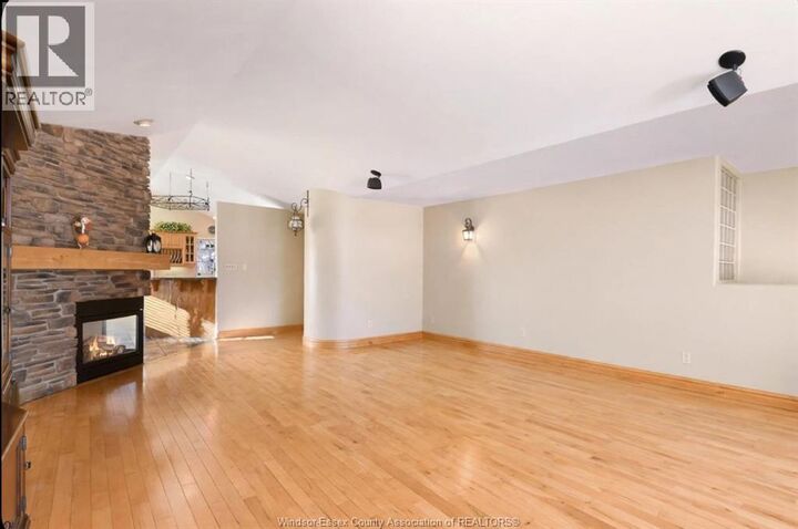 Property Photo:  555 Revland Drive Upper  ON N8N 4T2 
