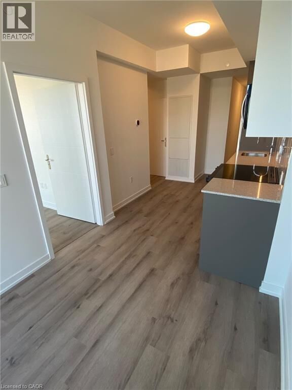 Property Photo:  30 South Francis Street South 2113  ON N2G 0B5 
