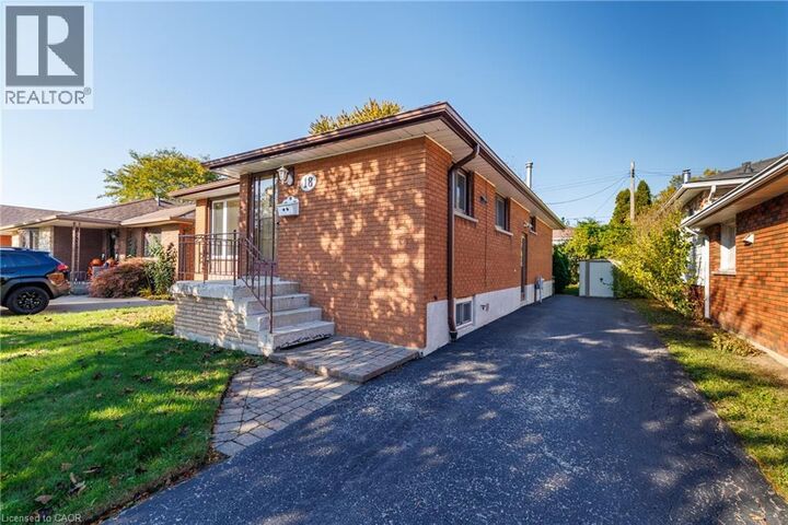 Property Photo:  18 Sycamore Street  ON L8T 3N7 