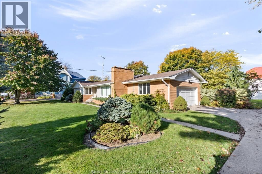 Property Photo:  28 Canal Street East  ON N0P 2L0 