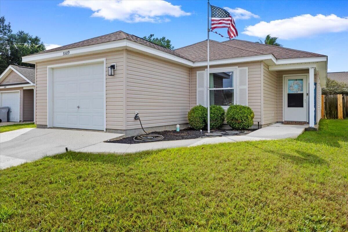 Property Photo: 5589 Shadow Shore Place FL 32563