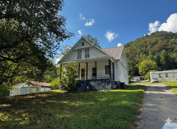 Property Photo: 1017 Marrowbone Creek Road KY 41522