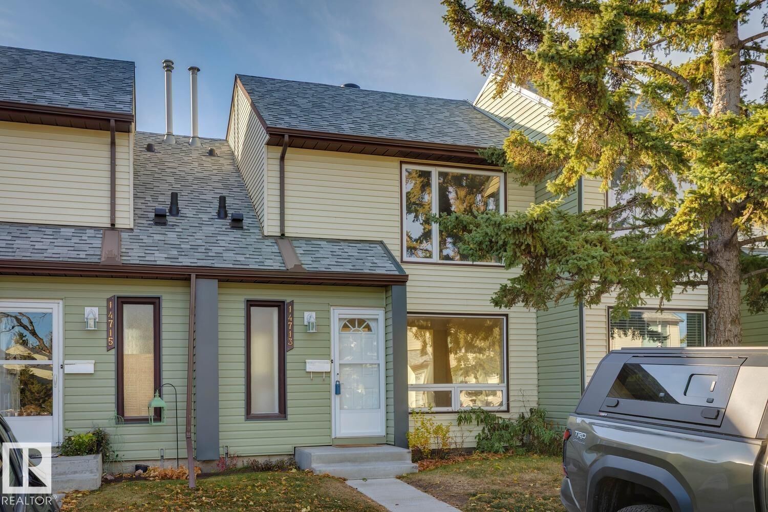 Property Photo:  14713 25 Street NW  AB T5Y 2E8 