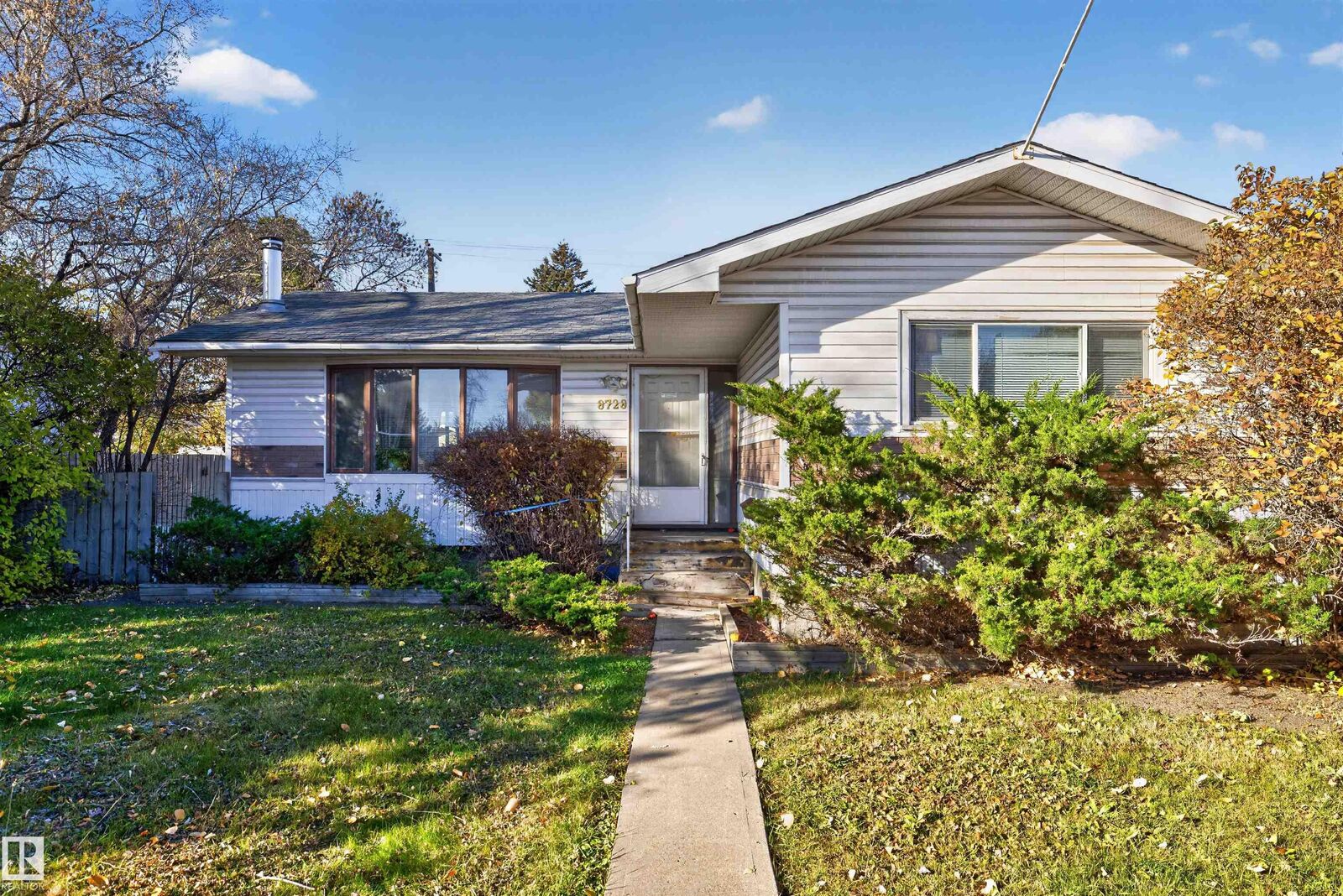 Property Photo:  8728 163 Street NW  AB T5R 2N6 