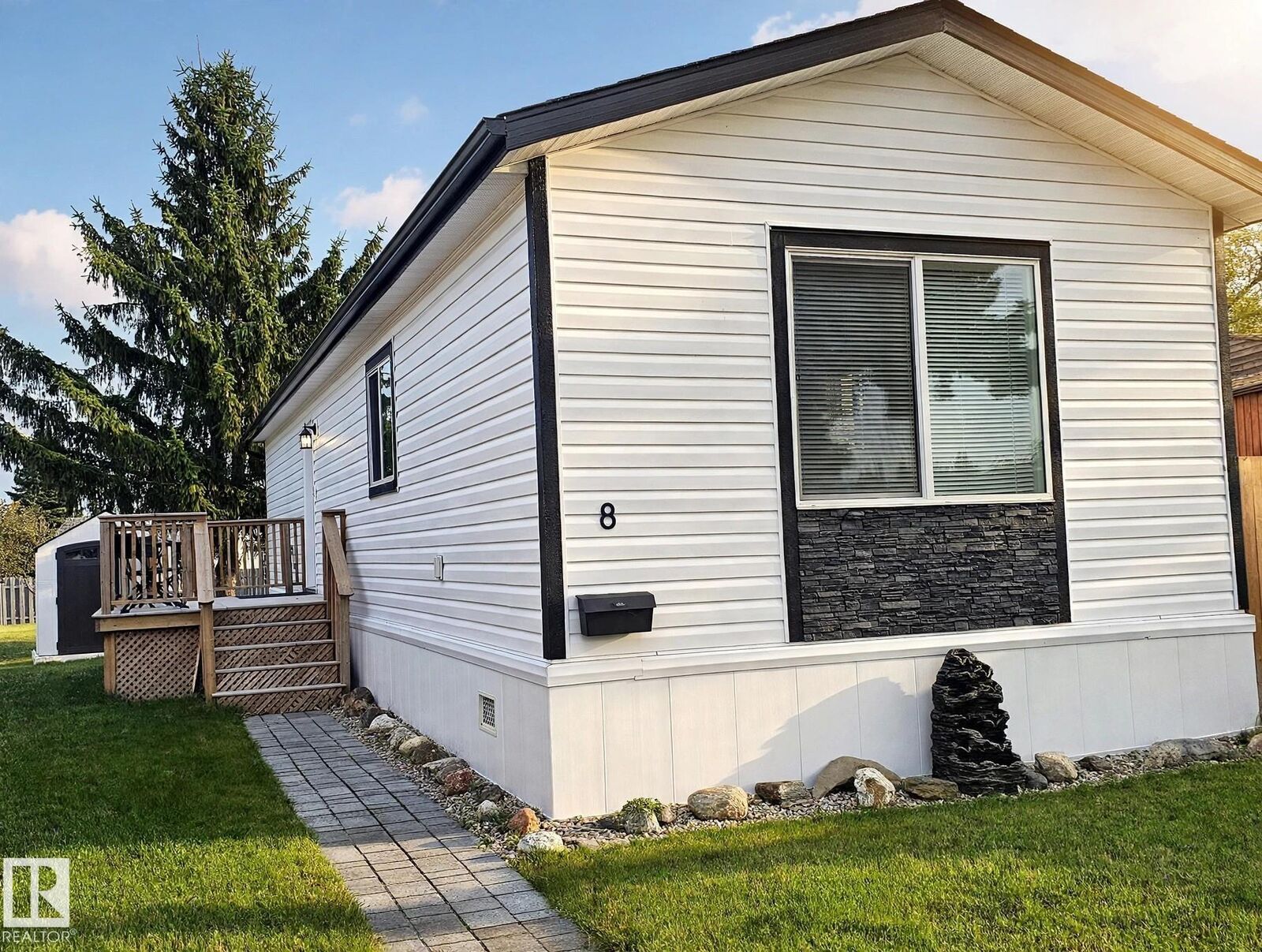 Property Photo:  12604 153 Avenue NW 8  AB T5X 4M7 
