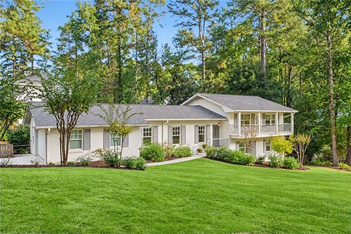 Property Photo: 1482 Devonshire Way GA 30338
