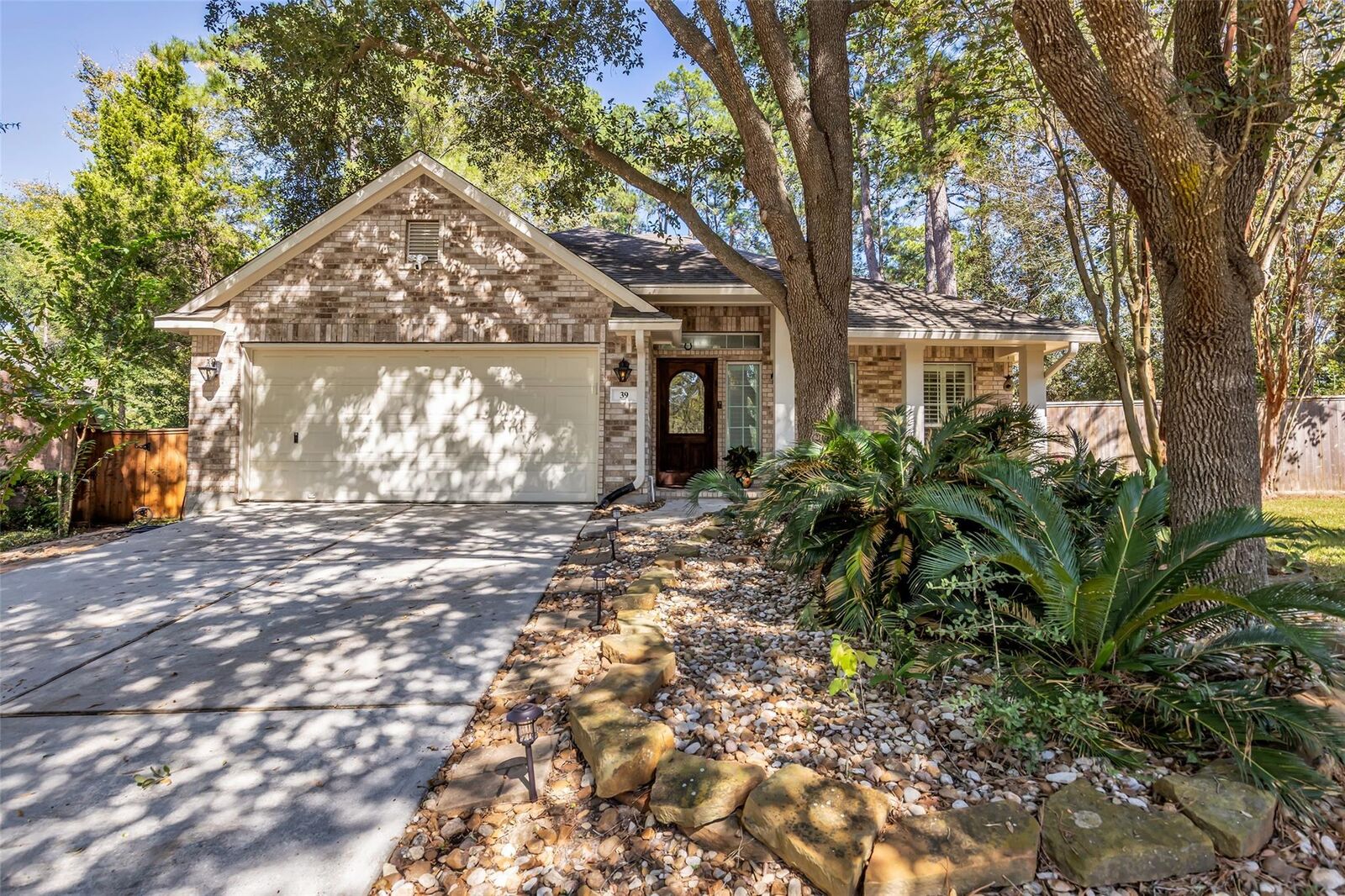 Property Photo:  39 Currymead Place  TX 77382 