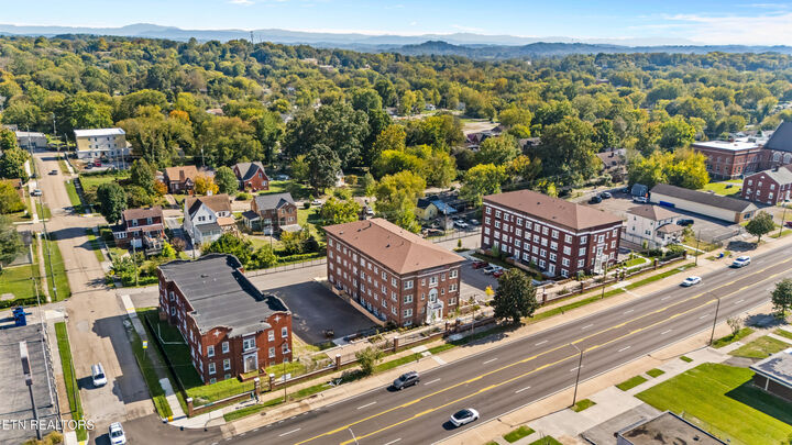 Property Photo: 2724 E Magnolia Ave 105 TN 37914