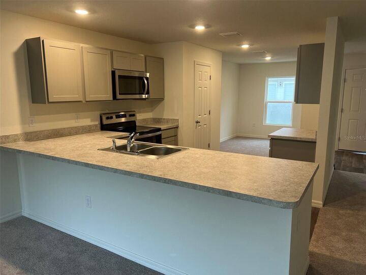 Property Photo: 8 Portland Place FL 32164