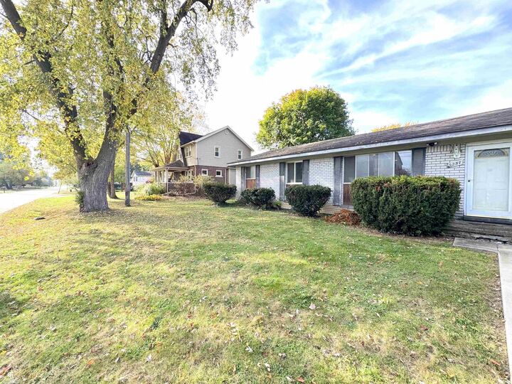 Property Photo:  3257 Talbot Drive  MI 48083 