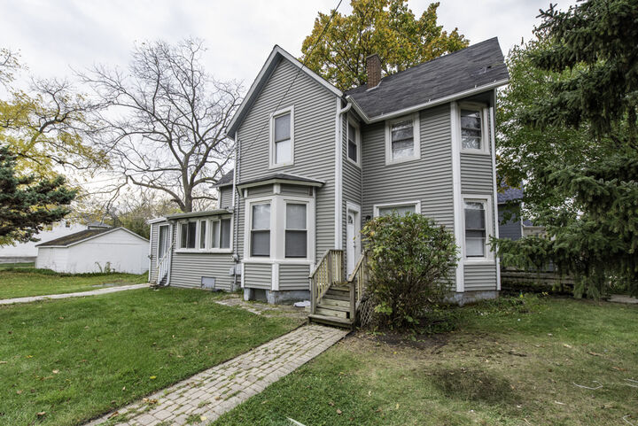 Property Photo: 703 Center Street IL 60085