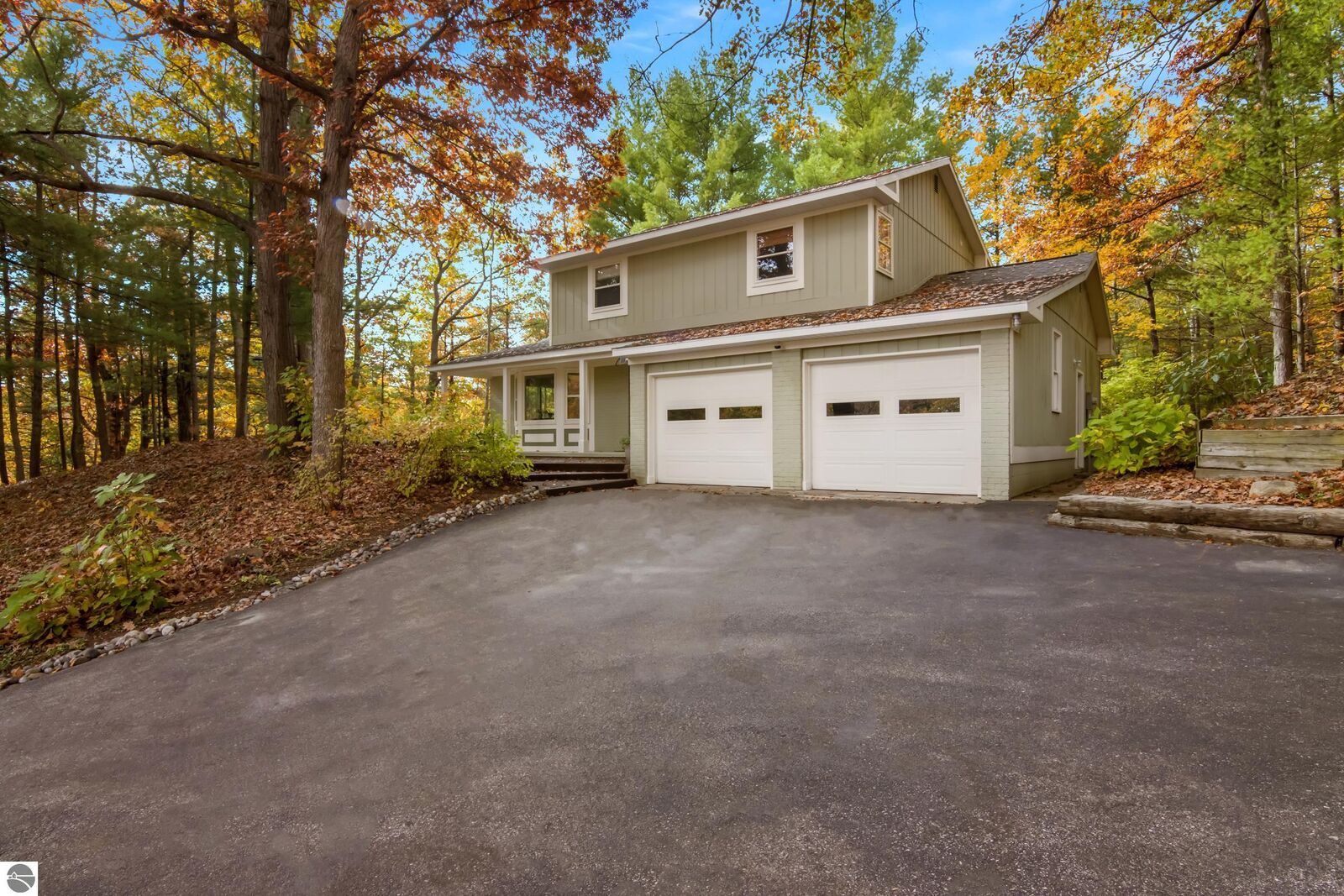 Property Photo:  2161 Cuyahoga Court  MI 49686 