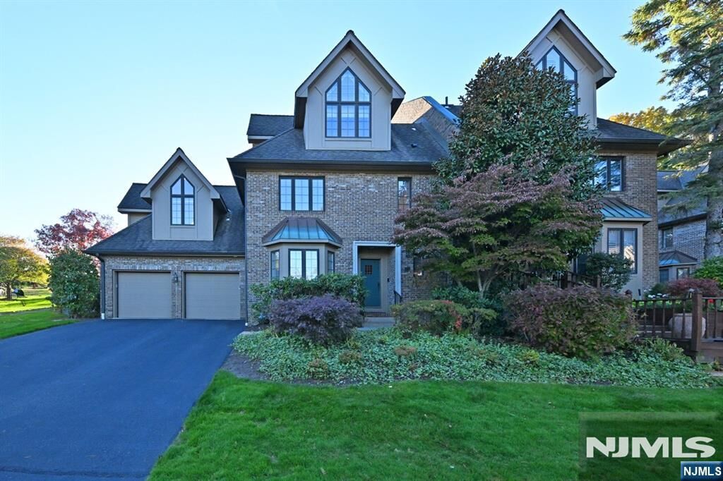 Property Photo:  45 Whitney Hill  NJ 07656 