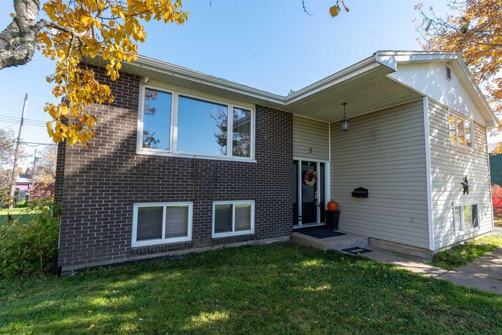 Property Photo:  5 Hollyoake Lane  NS B2V 1L6 