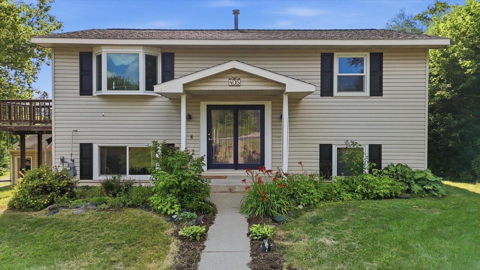 Property Photo: 405 SW 1st Avenue MN 55744