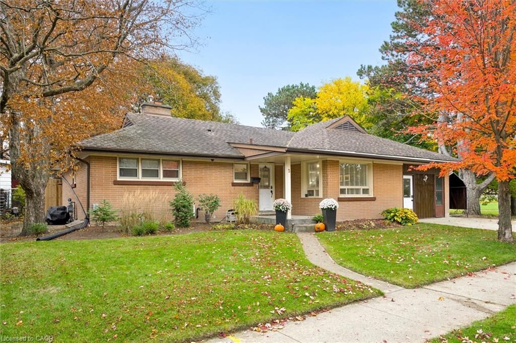 Property Photo:  3 Oakwood Avenue  ON N2H 6G7 