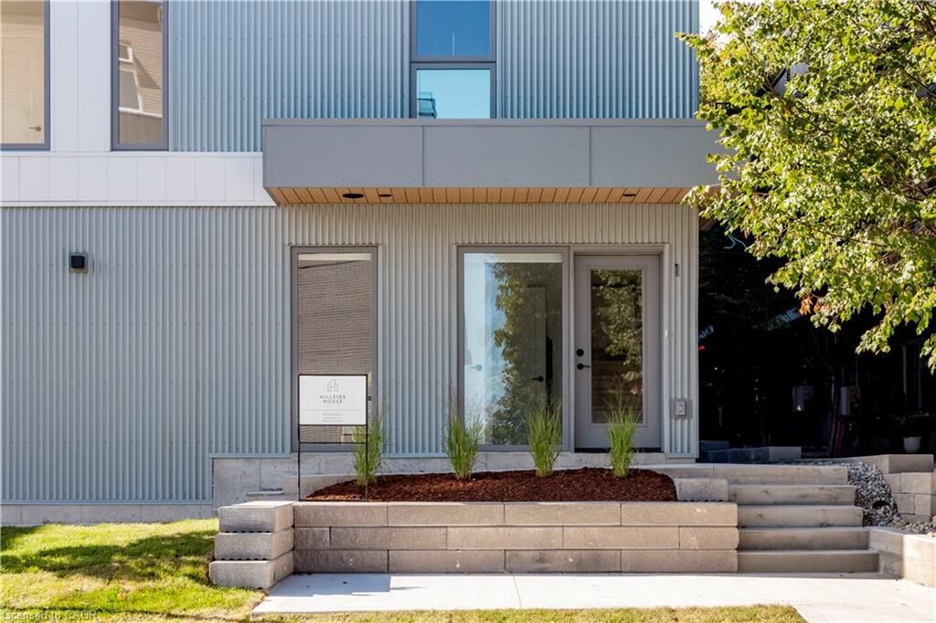 Property Photo:  114 Madison Avenue S 5  ON N2G 3M6 