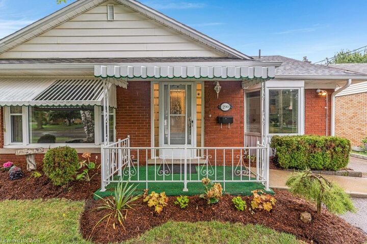 Property Photo:  290 Melrose Avenue  ON N2H 2C1 
