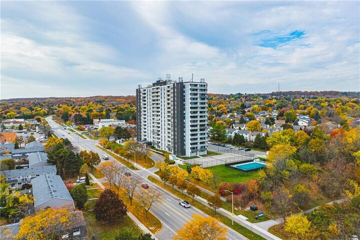 Property Photo:  2055 Upper Middle Road 1005  ON L7P 3P4 