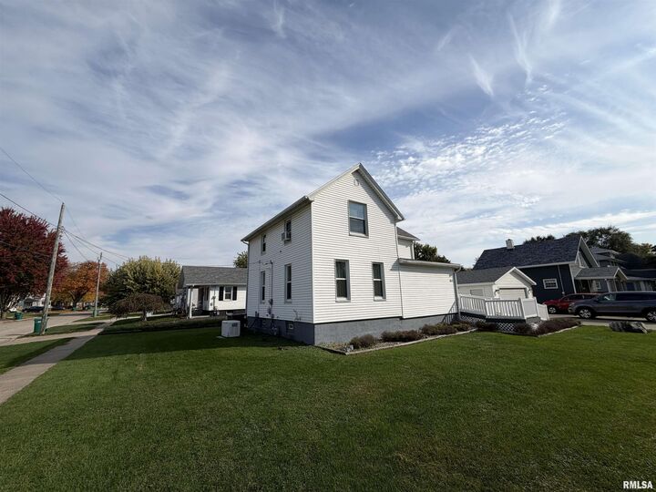 Property Photo: 917 S Chambers Street IL 61401