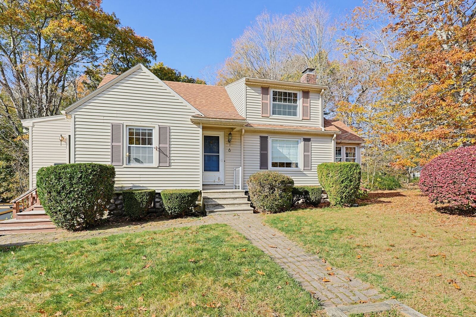 Property Photo:  6 Carleton Rd  MA 01542 