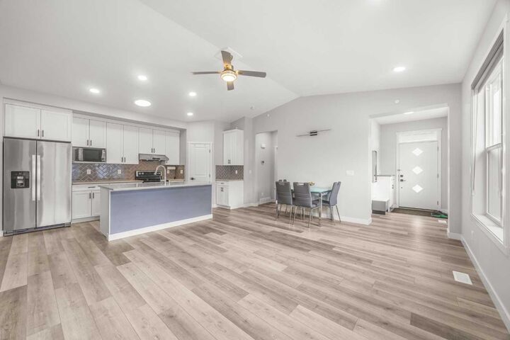 Property Photo:  289 Lucas Avenue NW  AB T3P 1S3 