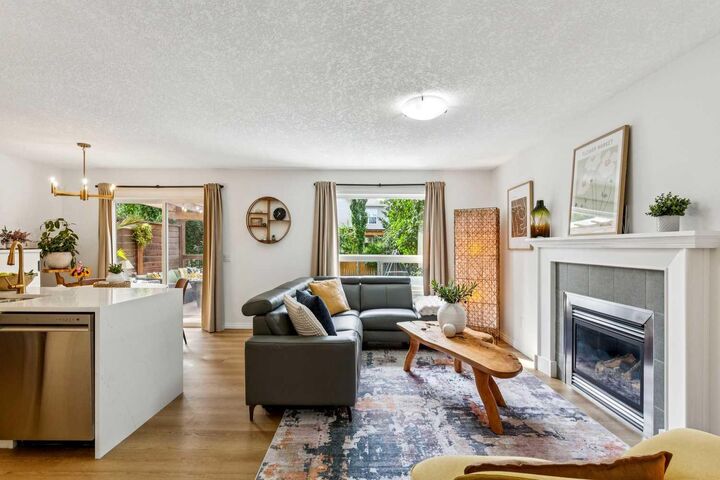 Property Photo:  242 Cougar Plateau Mews SW  AB T3A 4W5 