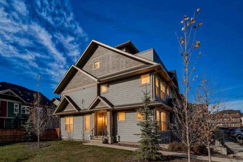 Property Photo:  237 Cranbrook Square SE  AB T3M 3K8 