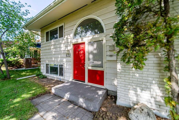 Property Photo:  532 Willow Park Drive SE  AB T2J 0K5 
