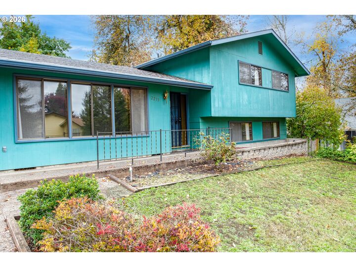 Property Photo: 2233 Brittany St OR 97405
