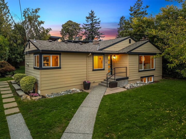 Property Photo:  124  6th Avenue  WA 98033 