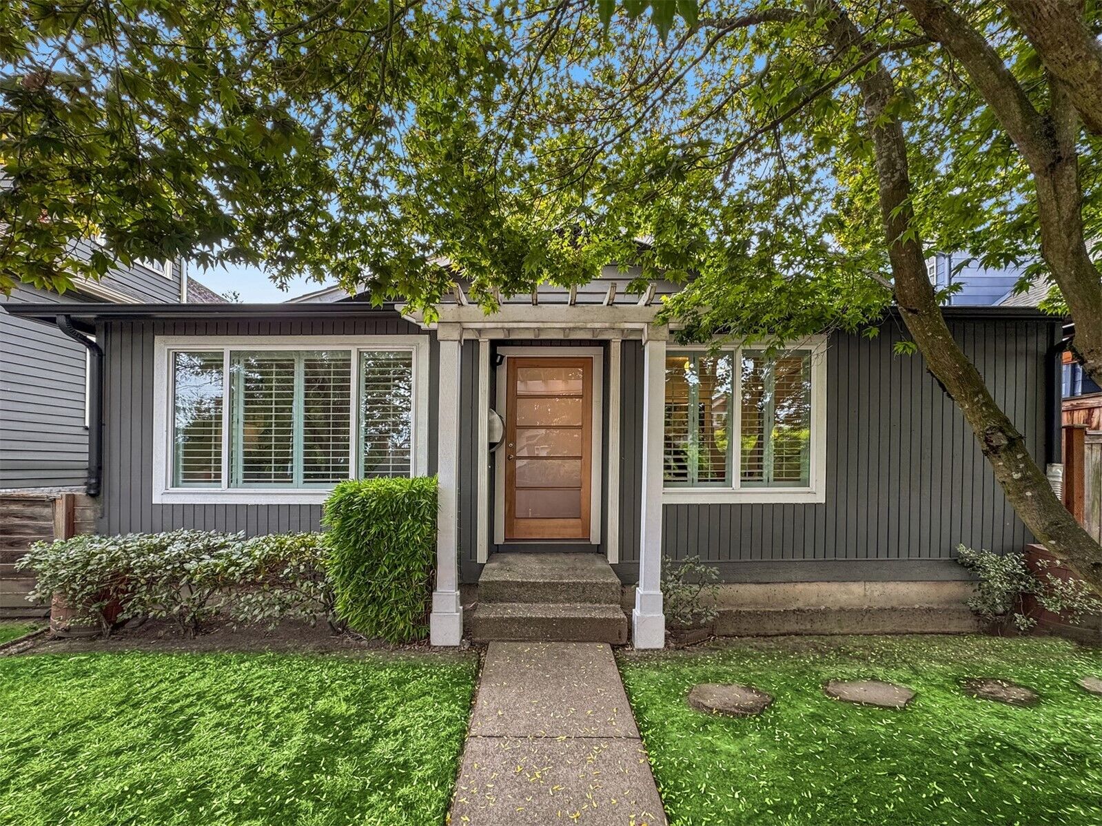 Property Photo:  607  23rd Avenue E  WA 98112 