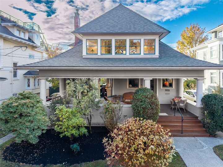 Property Photo: 925 12th Avenue E WA 98102