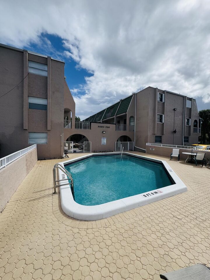 Property Photo: 1100 SE 4th Avenue 1 FL 33441