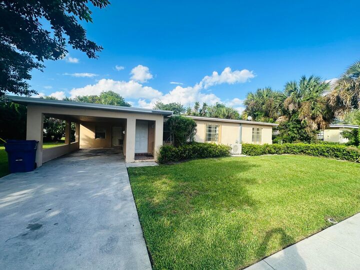 Property Photo:  1572 W 10th Street  FL 33404 