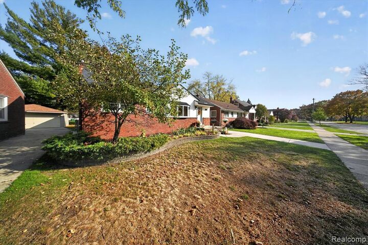 Property Photo:  3615 Parker Street  MI 48124 
