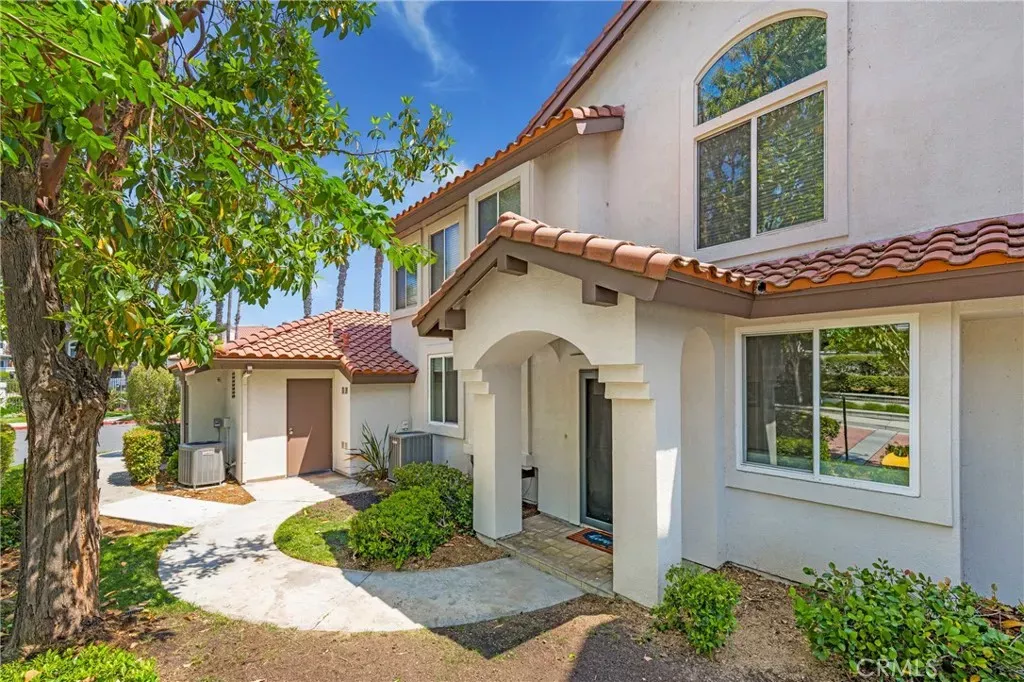 Property Photo:  2 Via Entrada  CA 92688 